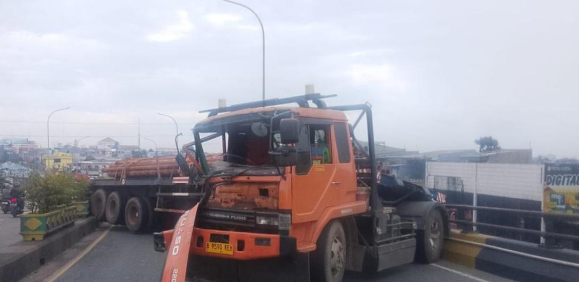Kejadian Tragis Truk Tronton di Flyover Ciputat