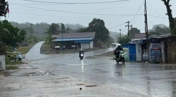 Hujan Petir di Banjarmasin hingga Tanahlaut